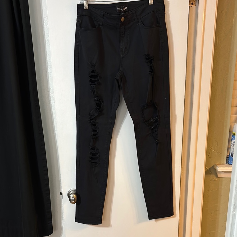 Fashion Nova Black Skinny Distressed Ripped Jeans